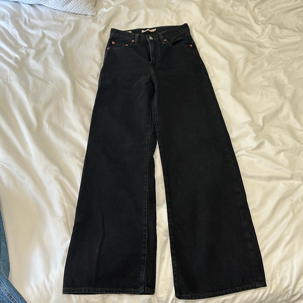 Levi’s Ribcage Wide leg jeans- Size 25